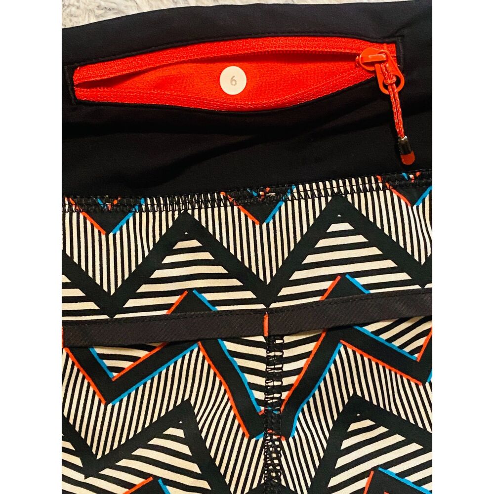 RARE Lululemon SeaWheeze Special Edition Speed Shorts 3D Chevron Multi SZ 6 EUC - Picture 5 of 6